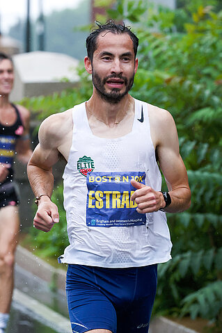 GENERALI BERLIN HALF MARATHON: Portrait of Mexican runner Diego Estrada © Management of Diego Estrada