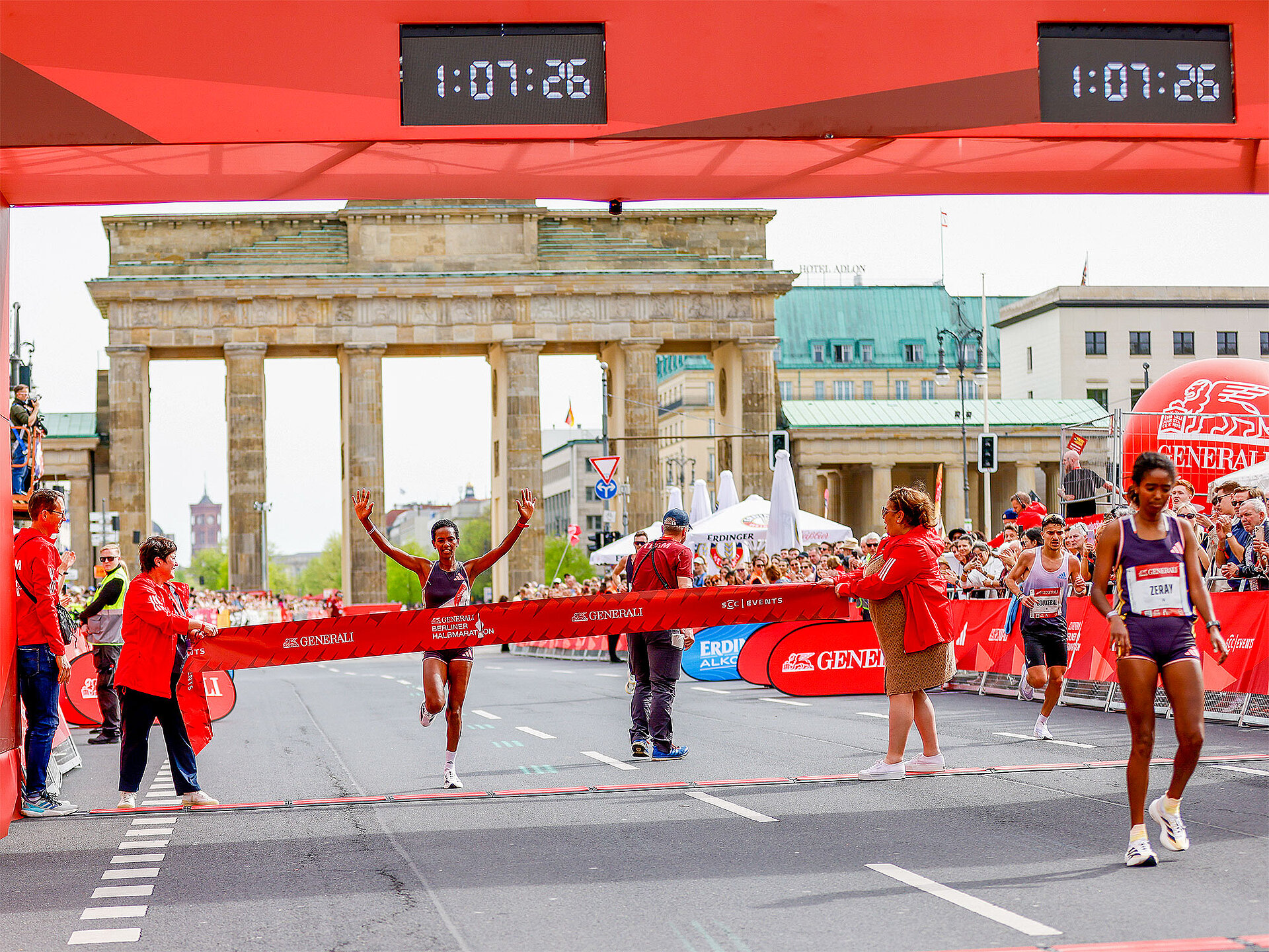 Melat Kejeta vom Laufteam Kassel ist die schnellste deutsche Läuferin beim GENERALI BERLINER HALBMARATHN 2024 mit 67:26 Minuten © SCC EVENTS / Jean-Marc Wiesner