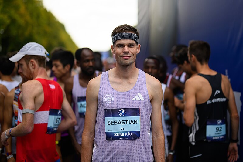 Sebastian Hedel am Start des BERLIN-MARATHON.