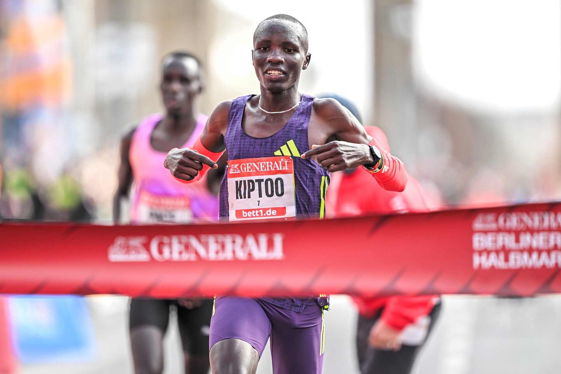 Andrea Kiptoo crosses the finish line with a happy, exhausted smile in the final metres.