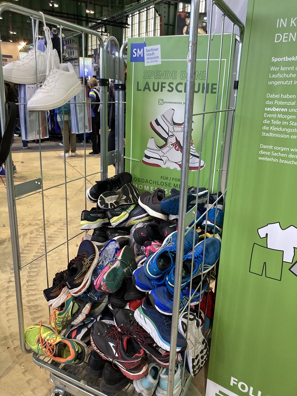 GENERALI BERLINER HALBMARATHON EXPO: Container für Laufschuhspenden.