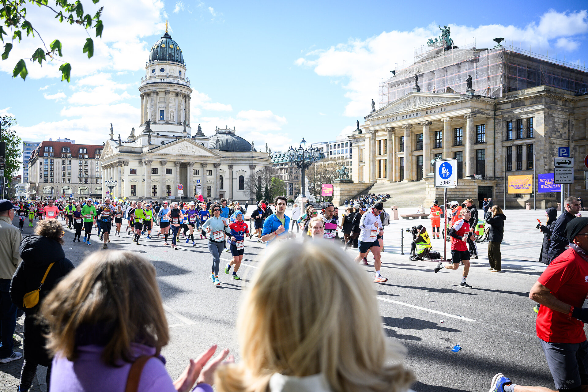 One of the many sightseeing highlights of the GENERALI BERLIN HALF MARATHON - the Gendarmenmarkt. @ SCC EVENTS / Marvin Ibo Güngör
