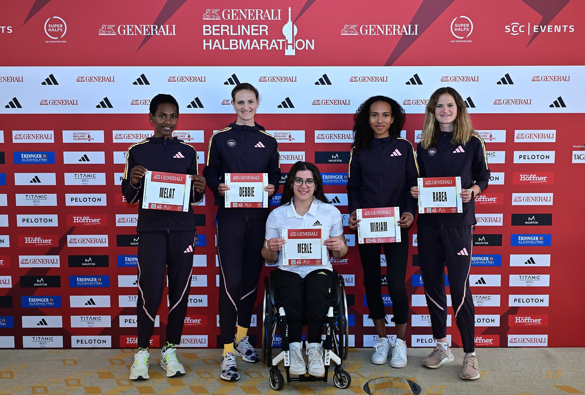 Top female athletes of the GENERALI BERLIN HALF MARATHON 2024 (from left to right): Melat Kejeta (Laufteam Kassel), Deborah Schöneborn (Marathon Team Berlin), Merle Menje (StTV Singen), Miriam Dattke (LG Telis Finanz Regensburg), and Rabea Schöneborn (Marathon Team Berlin) © SCC EVENTS / Petko Beier