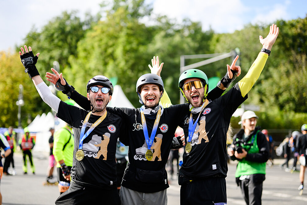 BMW BERLIN-MARATHON Inlineskating: Glücklich im Ziel beim BMW BERLIN-MARATHON Inlineskating 2024 @ SCC EVENTS/Marvn Güngor
