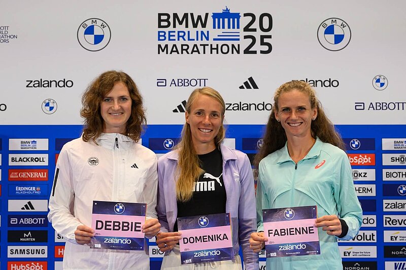 Gruppenfoto der nationalen Favoritinnen Deborah Schöneborn, Domenika Mayer und Fabienne Königstein (von links nach rechts).