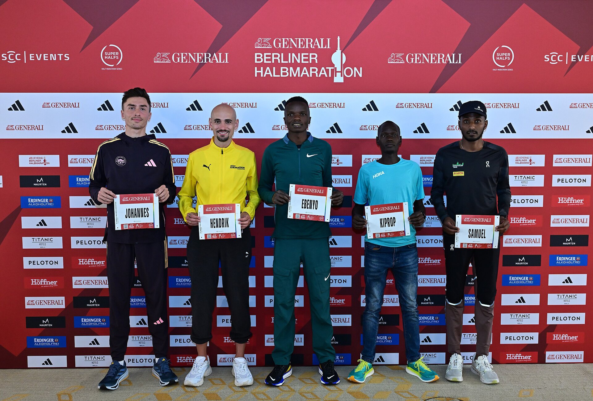 (from left to right): Johannes Motschmann (MARATHON TEAM BERLIN), Hendrik Pfeiffer (TK Hannover) Daniel Ebenyo (KEN), Bravin Kiprop (KEN) and Samuel Fitwi (Silvesterlauf Trier) are the national and international favorites at the GENERALI BERLIN HALF MARATHON 2024 © SCC EVENTS / Petko Beier