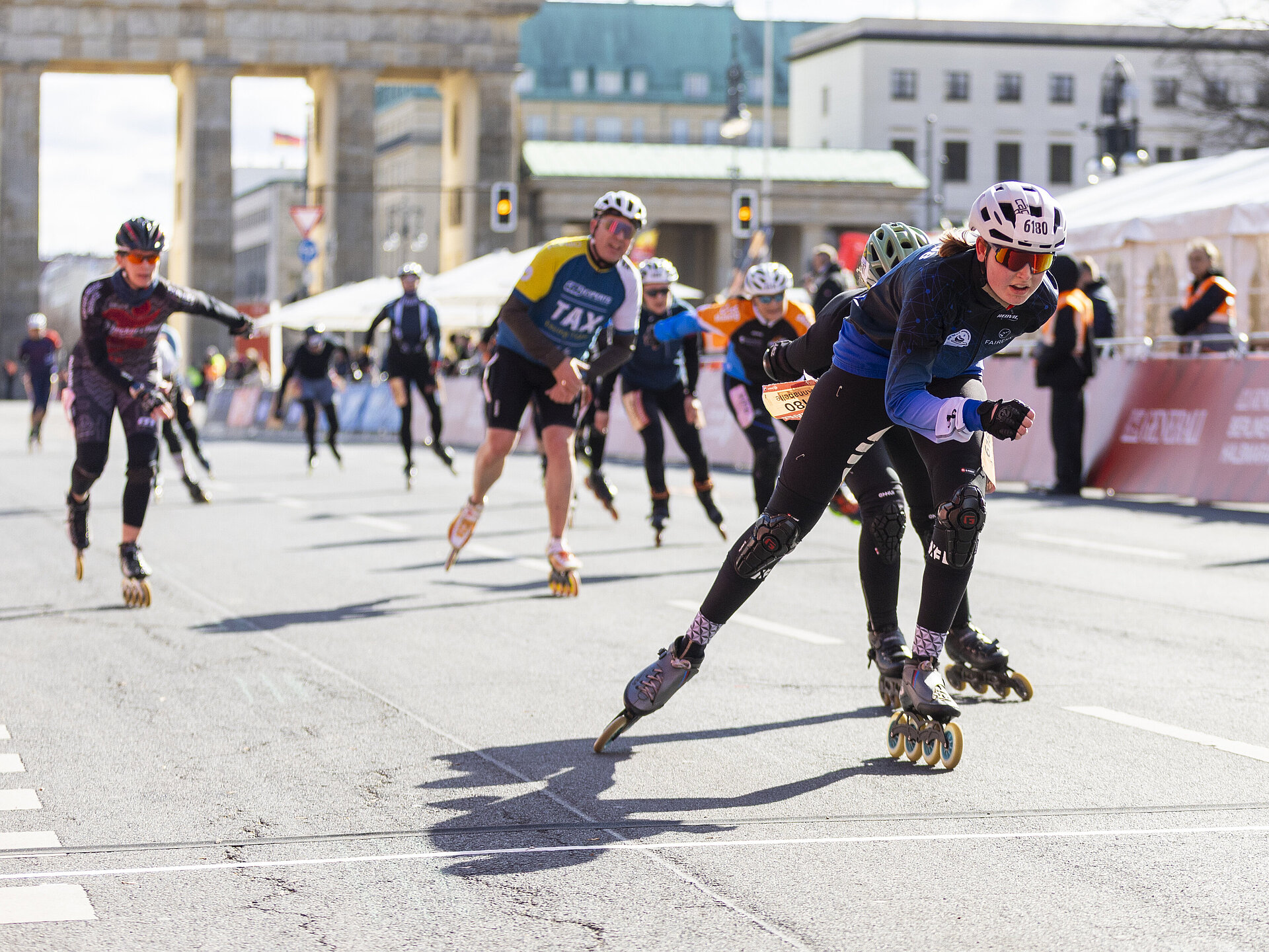 Skater sprinten ins Ziel © SCC EVENTS