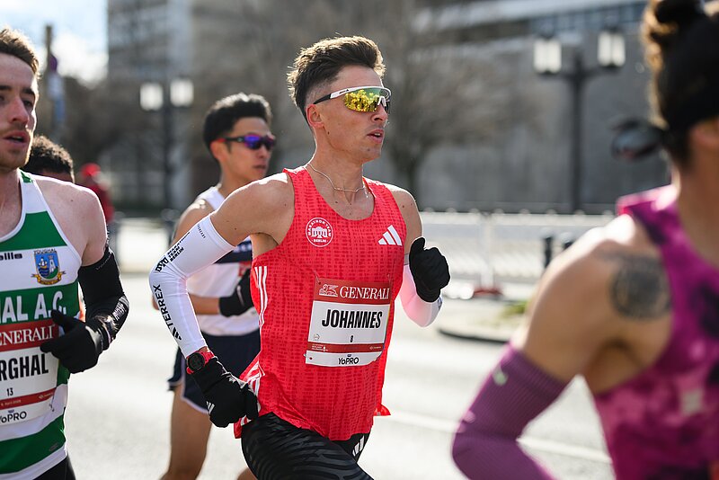 Johannes Motschmann läuft beim GENERALI BERLINER-HALBMARATHON.