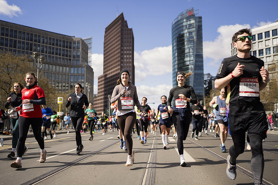 Runners smiling in 2025 © Marvin Güngoer