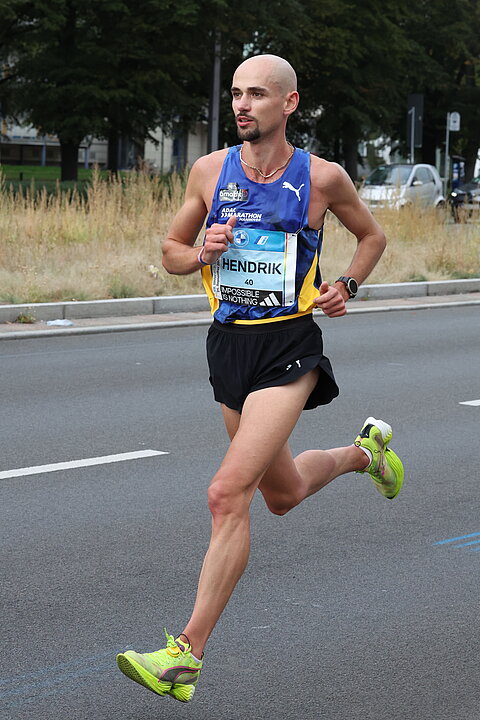 Hendrik Pfeiffer ist beim BMW BERLIN-MARATHON 2023 2:08:48 Stunden gelaufen © SCC EVENTS / Victah Sailor