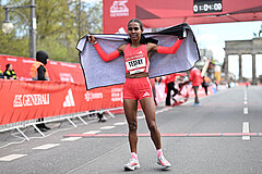 GENERALI BERLINER HALBMARATHON 2025: Siegerin der Frauen - Fotyen Tesfay © SCC EVENTS / Petko Beier
