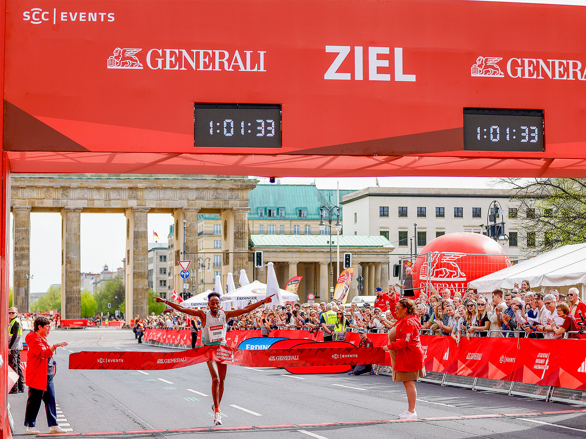 Samuel Fitwi becomes the fastest German (Silvesterlauf Trier) at the GENERALI BERLIN HALF MARATHON 2024 in 61:33 minutes © SCC EVENTS / Jean-Marc Wiesner
