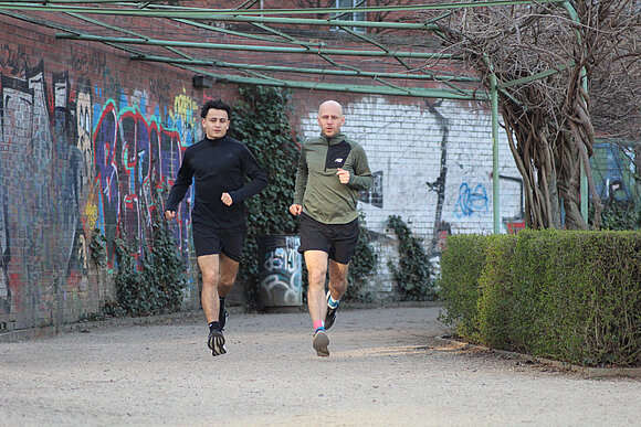 BMW BERLIN MARATHON: The father and son duo train together in their Kreuzberg neighbourhood @SCC EVENTS // Maximilian Bodenstab
