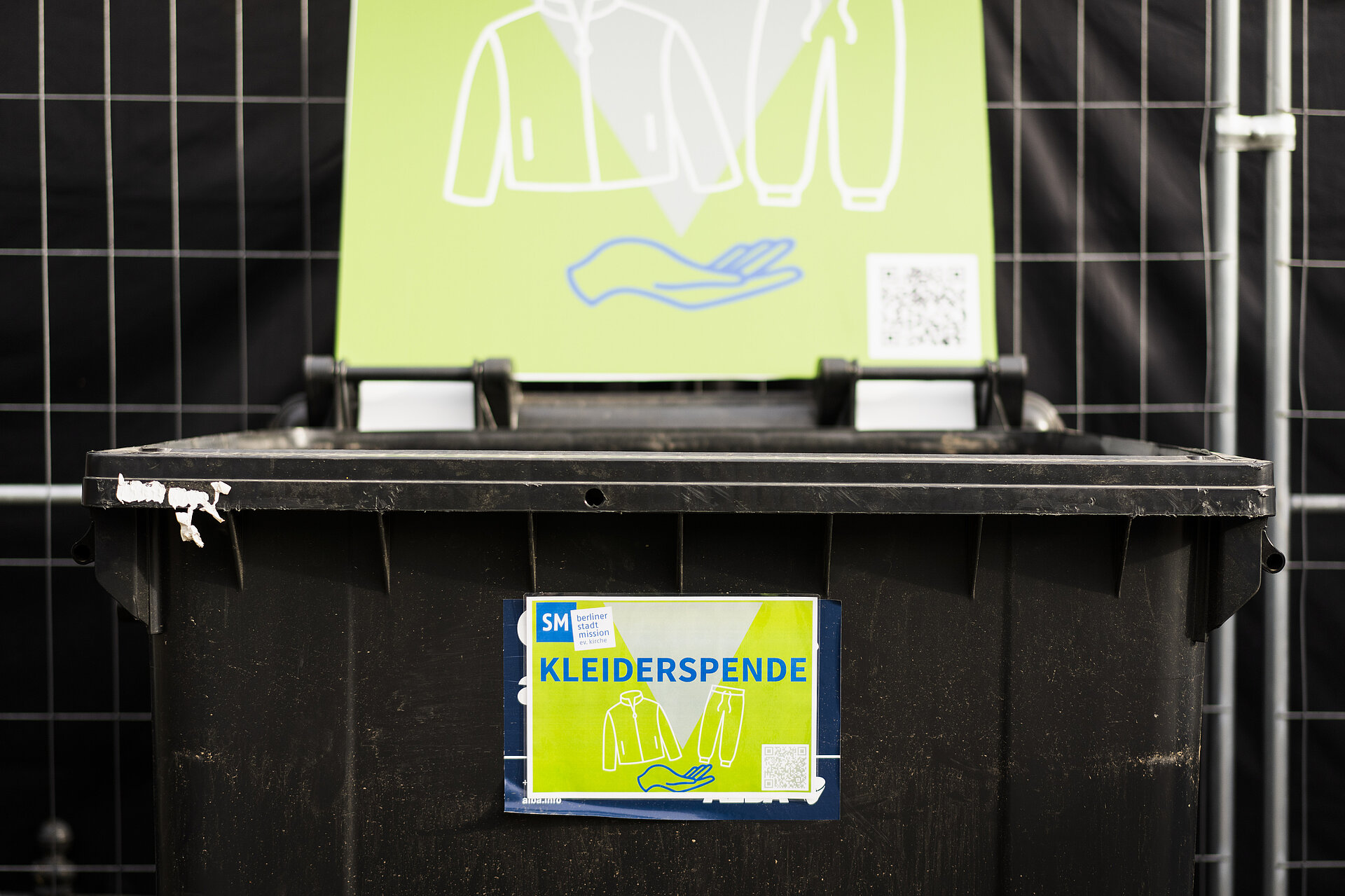 Tonne für Kleiderspenden der Berliner Stadtmission.