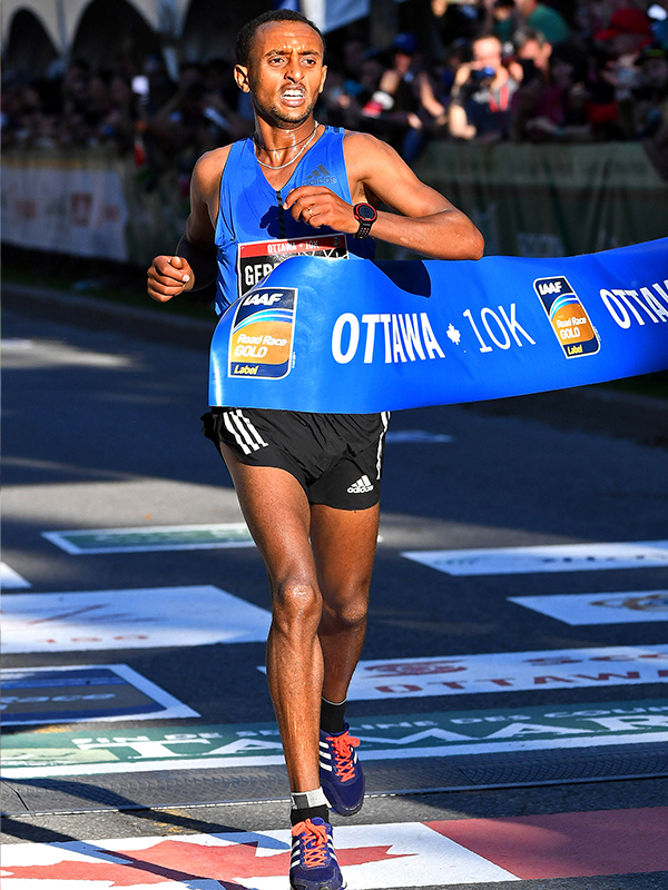 Leul Gebrselassie (ETH) gewann den Valencia Marathon im letzten Dezember mit einem neuen Streckenrekord von 2:04:31.